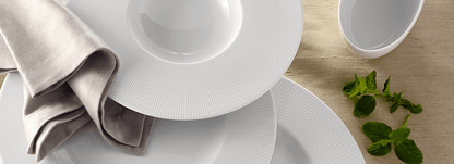 Corby Hall Raio Square Plate Catalog Number: 051 0236 | Dimensions: 4 3/4 in (12 cm)